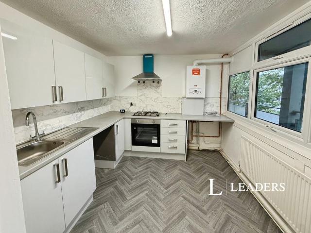 Longshaw Street, Stoke on Trent. 3 bed flat to rent £650 pcm £150 pw