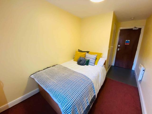 Longside House, Bradford Student Accommodation | Amber