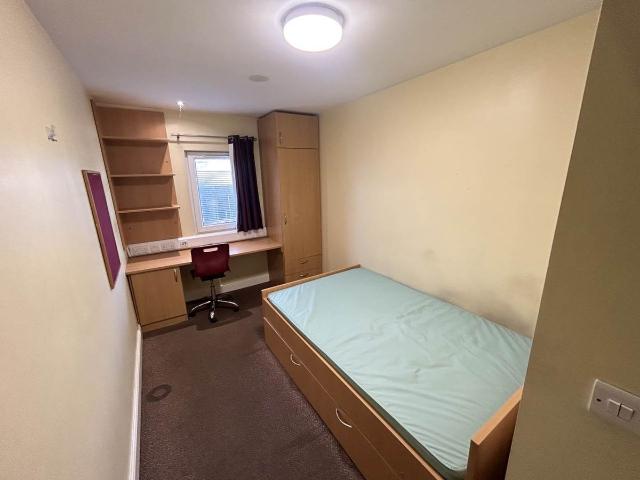 Longside Lane, Bradford BD7, Studio to rent, £303 pcm | PrimeLocation