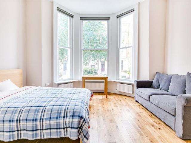 Longridge Road, Earls Court, London Studio £1,750 pcm £404 pw