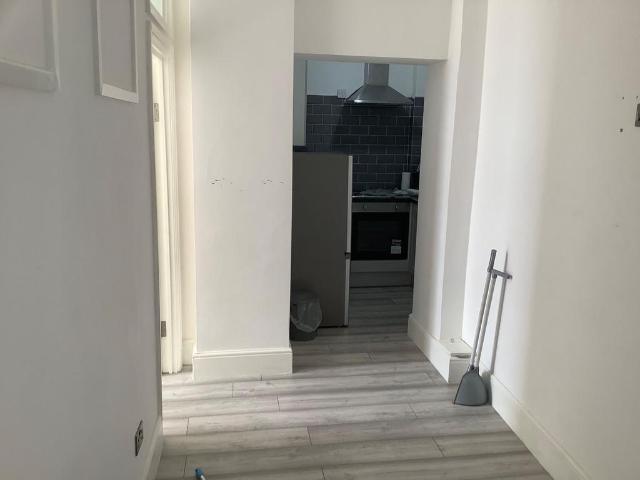 Longridge Road, London SW5 2 bed flat to rent £3,150 pcm £727 pw