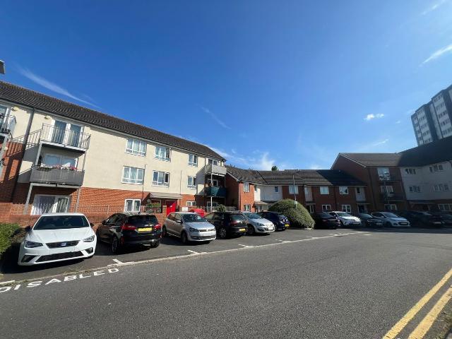 Longwood Avenue, Slough SL3, 2 bed flat to rent, £1,700 pcm | PrimeLocation