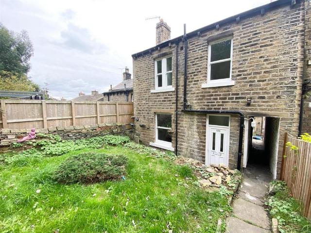 Longwood Gate, Huddersfield 2 bed house to rent £675 pcm £156 pw