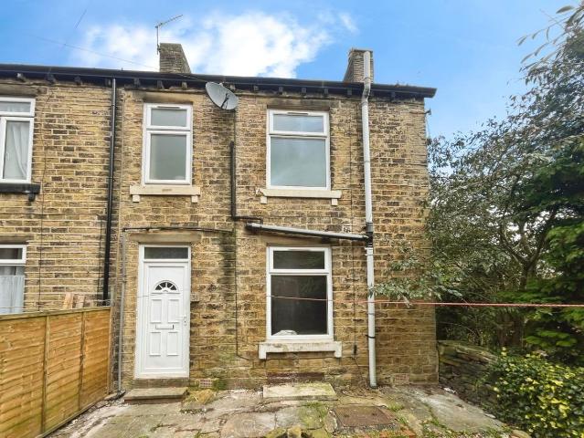 Longwood Road, Longwood, Huddersfield HD3, 1 bed terraced house to rent, £650 pcm | PrimeLocation
