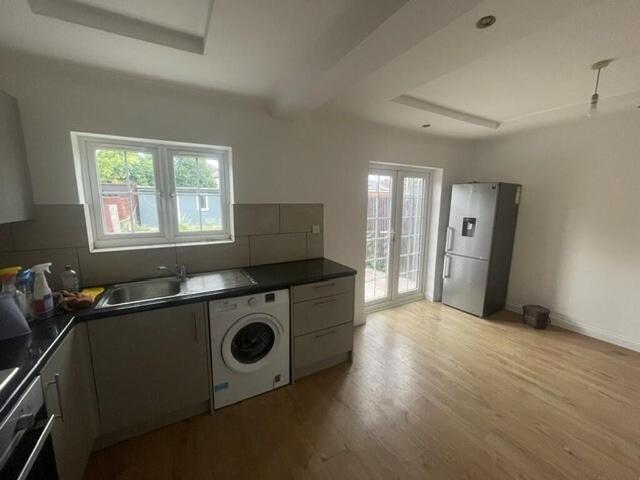 Longthornton Road SW16 4 bed terraced house to rent £2,450 pcm £565 pw