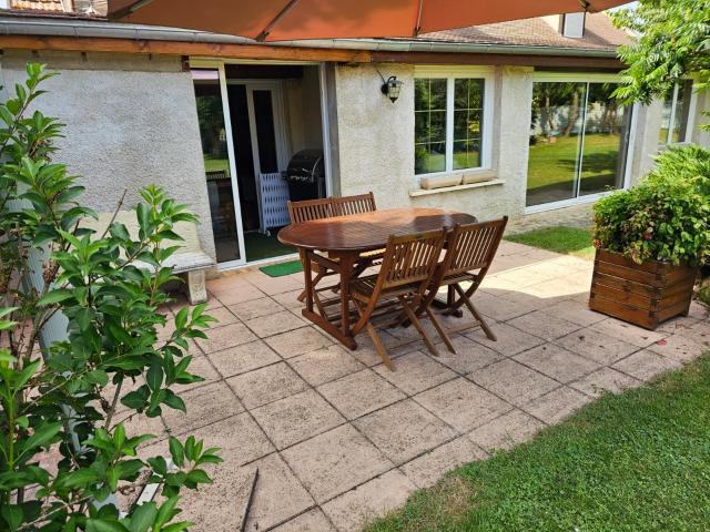 LONGUEIL SAINTE MARIE Maison atypique de 220 m2