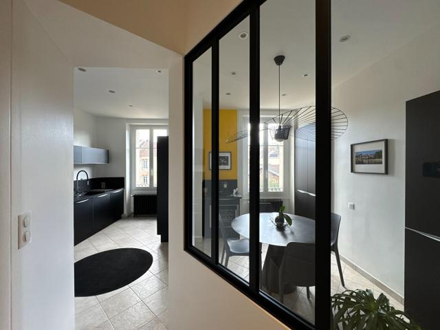 Lons le Saunier Appartement d'exception 154 m2 / 4 chambres / Garage, parking, cave et grenier