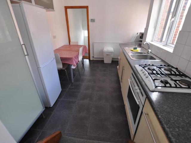 Lonsdale Terrace, Jesmond, Newcastle. 3 bed flat to rent £1,755 pcm £405 pw