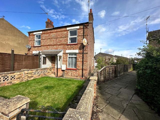 Lonsdale Terrace, Wisbech PE13 2 bed semi detached house to rent £850 pcm £196 pw