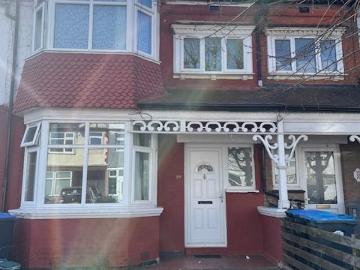 Lonsdale Avenue, Wembley HA9 4 bed semi detached house to rent £2,750 pcm £635 pw