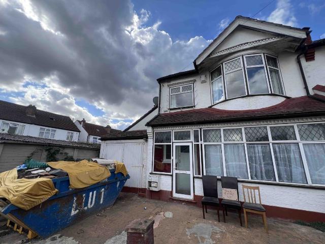 Lonsdale Gardens, Thornton Heath CR7, 3 bed end terrace house to rent, £2,400 pcm | PrimeLocation