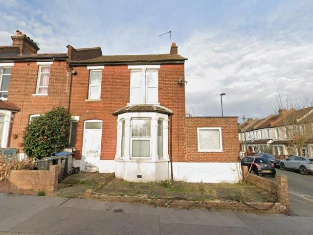 Lonsdale Road, South Norwood, London SE25, 3 bed flat to rent, £2,100 pcm | PrimeLocation