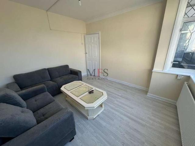Lonsdale Road, Southall, UB2