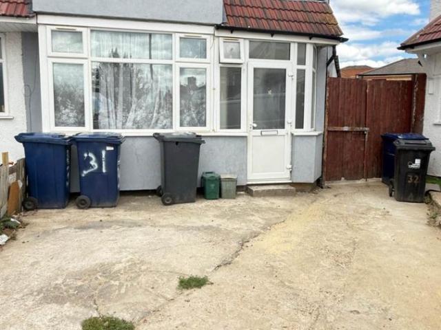Lonsdale Road, Southall UB2, 3 bed maisonette to rent, £1,675 pcm | PrimeLocation