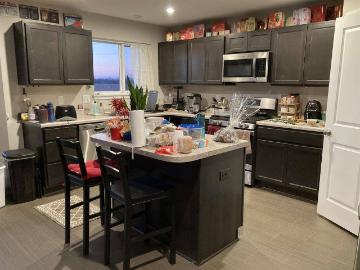Looking for 2 house mates