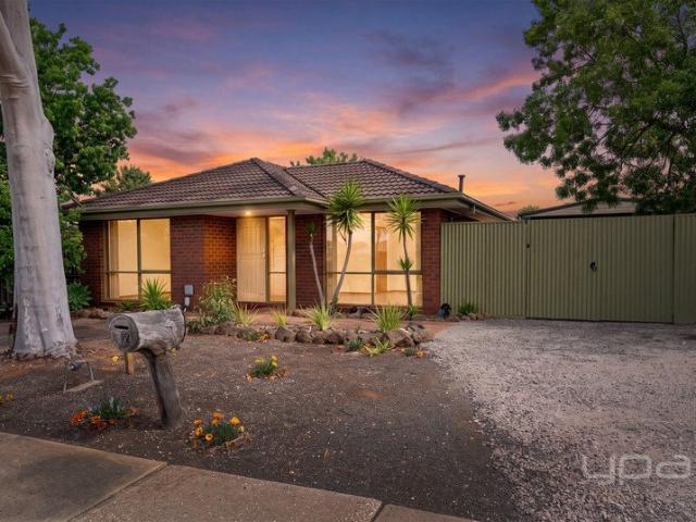 LOOKING FOR THE PERFECT START WITH HUGE SIDE ACCESS AND A MASSIVE GARAGE? THEN LOOK NO FURTHER!