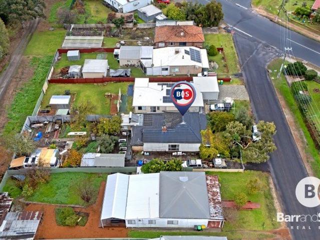 Riverfront Opportunity with Endless Potential on 759m²