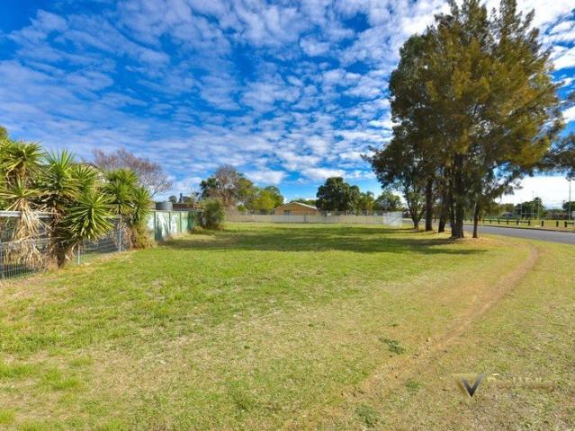 A DUPLEX, DUAL KEY OPPORTUNITY!