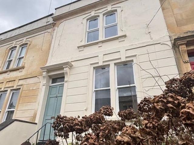 Looking for a girl to join our lovely Bristol Home