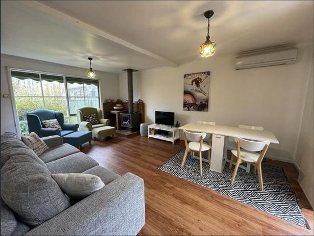 Looking for a long term rental in Bright? Pack your bags and move right in!