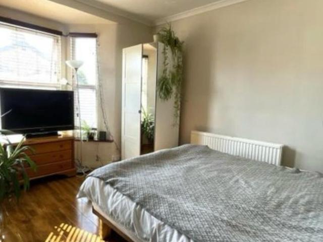 Looking for a professional couple or small family