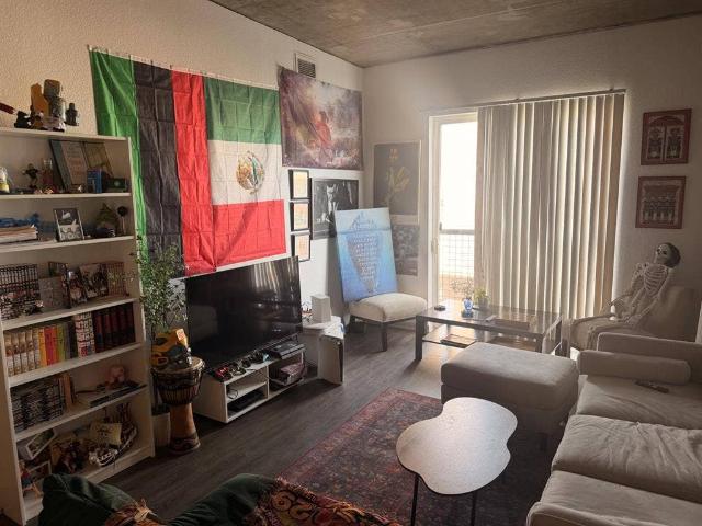 LOOKING FOR A SUBLEASE