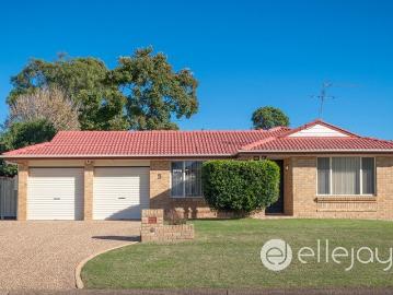 Looking for an Extremely Well Presented Home in a Quiet Tightly Held Pocket