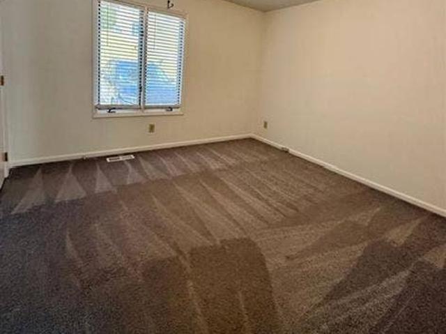 Looking for roommate to move Jan 1