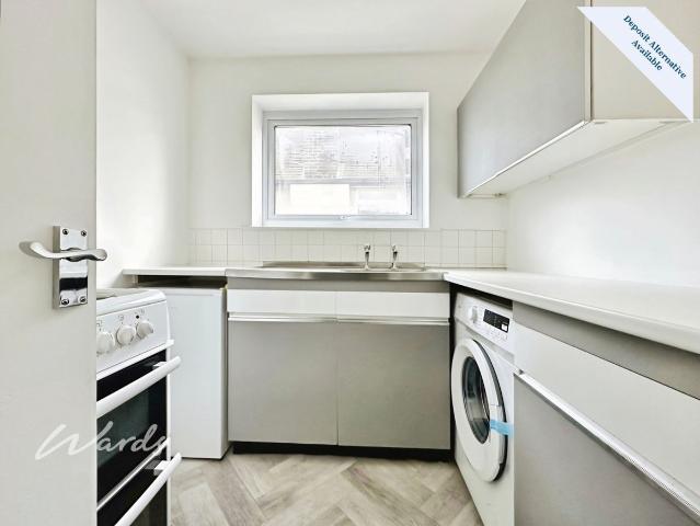 Loose Road, Loose, Maidstone ME15, 2 bed flat to rent, £1,200 pcm | PrimeLocation