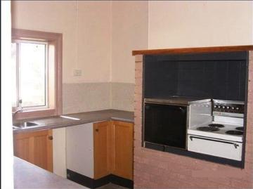 Loads of cottage charm in central location