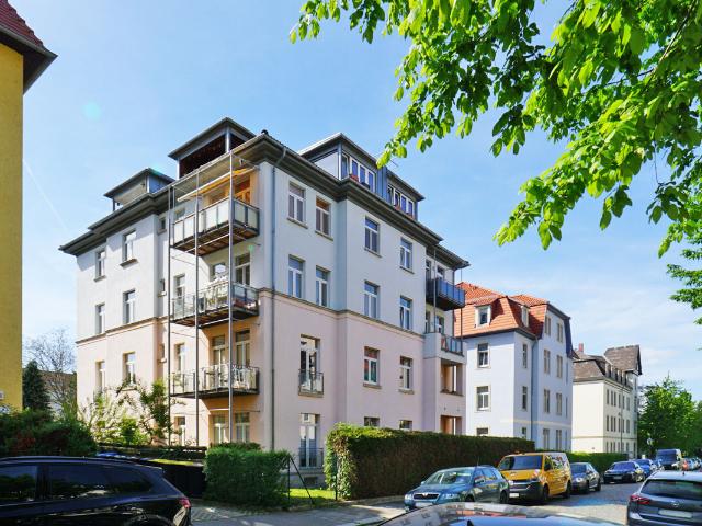 Löbtau, im Hochparterre: Balkon + EBK + Wanne