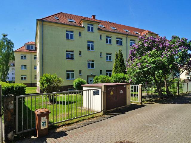 Löbtau, ruhig & grün: EBK + Wanne
