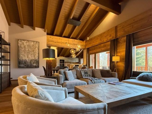 LOC 204 – PALM SPRINGS – ATTIQUE