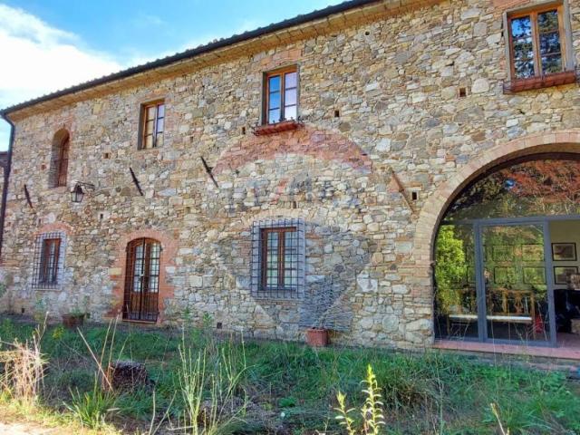 loc. sosta del papa 22 vani 700mq