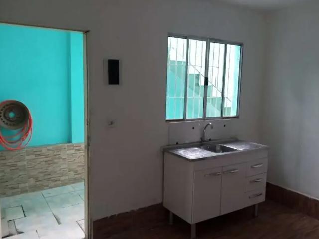 Locação casa 2 cômodos e WC R$ 750,00 Jd Myrna / Jd Almeida Prado NÃO É INDEPENDENTE NÃO ACEITA PETS