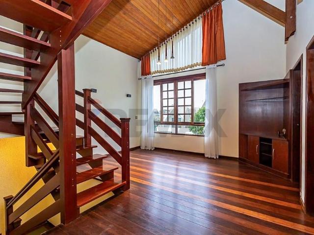 Locação Casa Santa Felicidade – 303m² 4 vagas – Condomínio Fechado