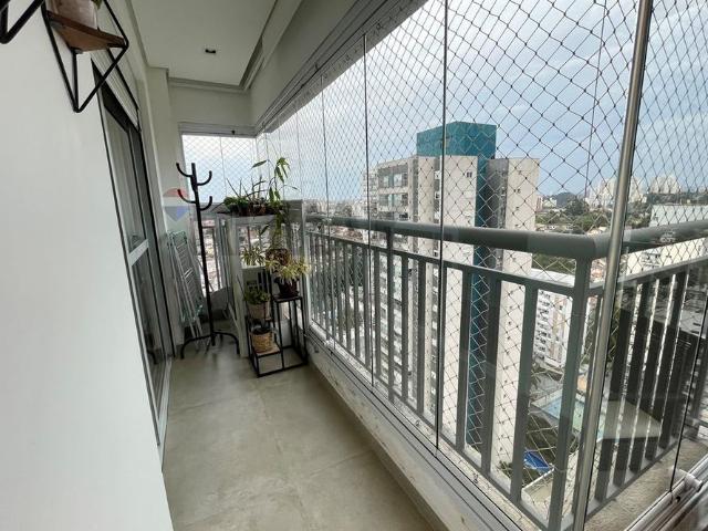 LOCAÇÃO: APARTAMENTO TOTALMENTE MOBILIADO NA RUA DAS FLECHAS COM 2 QUARTOS, 2 VAGAS, SALA AMPLIADA E VARANDA GOURMET
