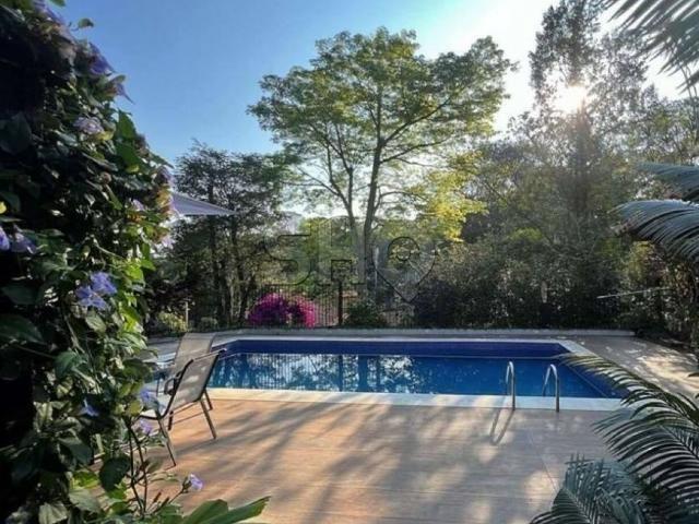 Locação em casa de condomínio na Granja Viana
