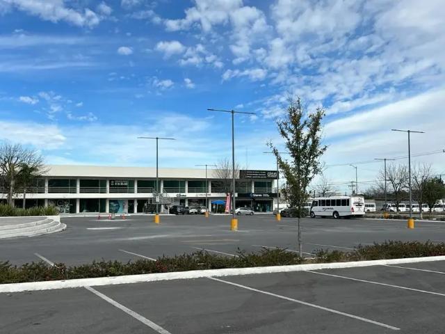 LOCA PLANTA ALTA EN PLAZA URDIÑOLA CERCA DE HEB NOGALERA