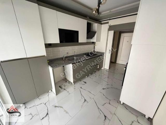 Loca'dan Menderes Mh. Y.giriş E.banyolu Balkon Geniş Lüks 3+1
