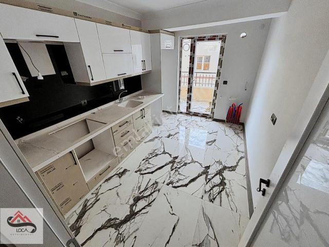 Loca'dan F.çakmak'ta 2. Ara Kat Çift Balkon Oturuma Hazır 2+1!