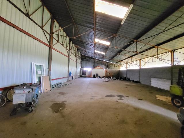 LOCAL 600 m2 VINCEY