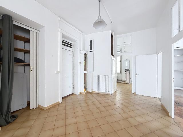 Local 92 m2 aux multiples visages Idéal investisseur ou projet mixte profession libeérale