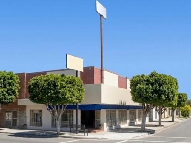 LOCAL 240 MTS EN ESQUINA PLANTA BAJA SOBRE AV CONCURRIDA CENTRO DE TORREON CERCA BOSQUE VC