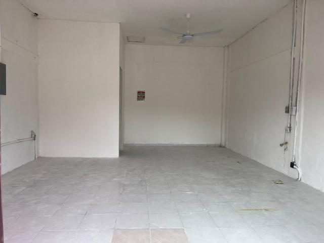 Local 3 Plaza en Renta