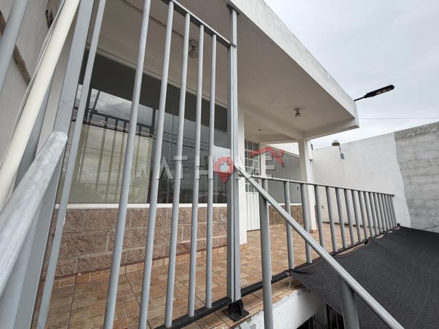 Local u Oficina en Renta sobre 11 Sur Cerca de Perif?rico y Las Torres