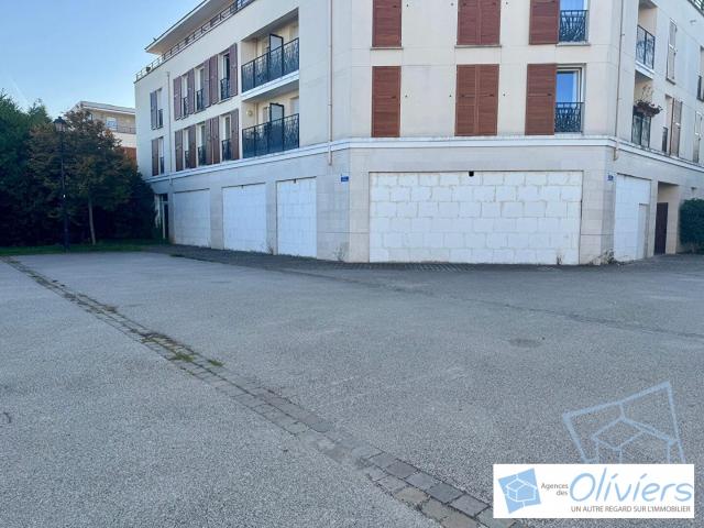 Local Voisins Le Bretonneux 80 m2