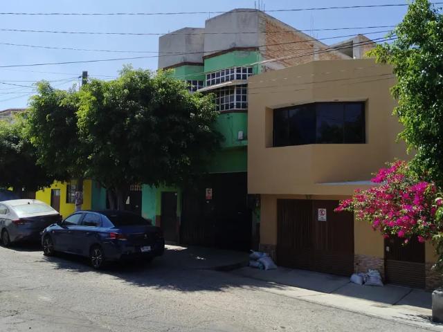 LOCAL Y DEPARTAMENTO EN VENTA LOMAS DE CASA BLANCA QUERETARO
