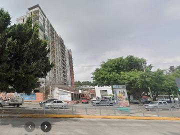 Local al Lado del Rastro de Guadalajara sobre Gobernador Curiel, en venta de 181 m2 a 301 m2