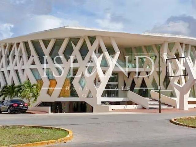 Local AV LA LUNA en renta para oficina, universidad, consultorio 2000 m2 en CANCUN, Q ROO